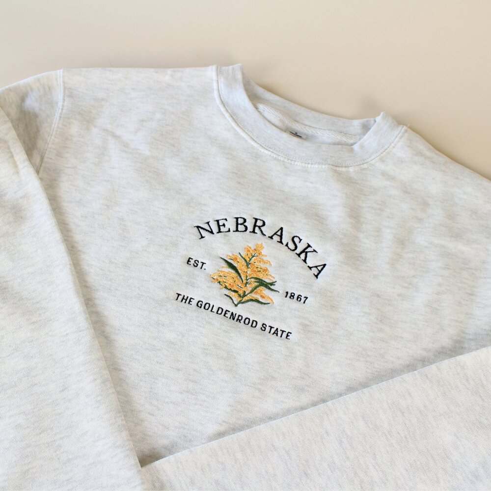 Nebraska Goldenrod State Crewneck Embroidered Sweatshirt Unisex Size L Sunmilk